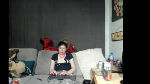 roxihazeleyes online show from 06-08-26, 01:28