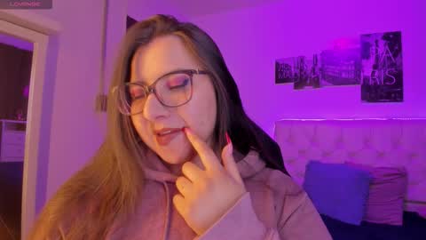 Snapshot of roxxanne_bail chatting on 01-15-26, 03:55 Roxanne Bail online show from 01-15-26, 03:55