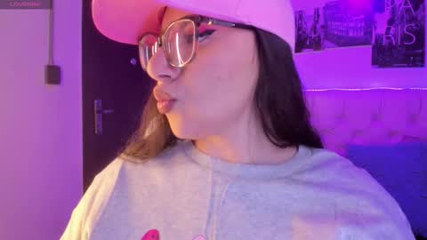 Snapshot of roxxanne_bail chatting on 02-12-26, 02:50 Roxanne Bail online show from 02-12-26, 02:50