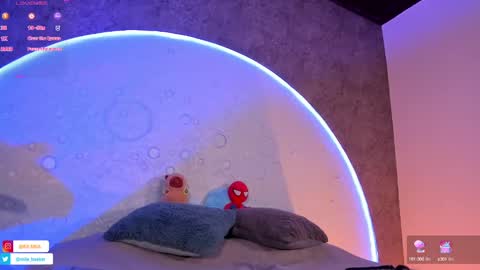 Snapshot of roxxxevelvet chatting on 02-21-25, 04:37 Roxx IG online show from 02-21-25, 04:37