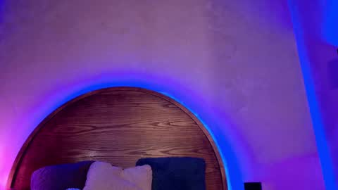 Snapshot of roxxxevelvet chatting on 10-02-25, 06:37 Roxx IG online show from 10-02-25, 06:37