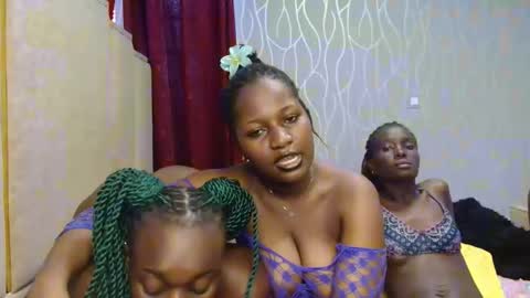 Roxy online show from 11-25-25, 05:07