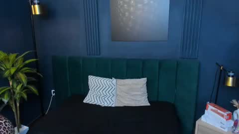 Roxy hell online show from 10-30-25, 04:52