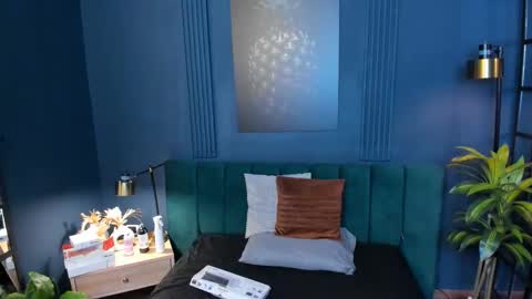 Roxy hell online show from 12-18-25, 12:22