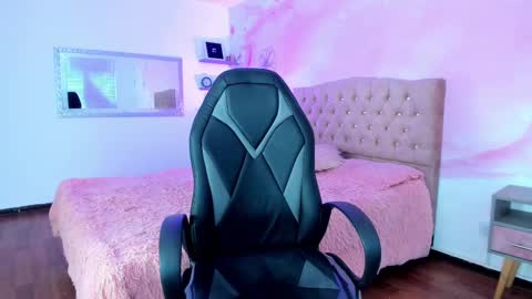 roxy_jones_ online show from 12-28-24, 08:15