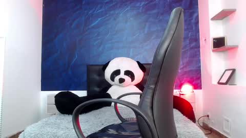 roxy_jones_ online show from 01-16-25, 01:04