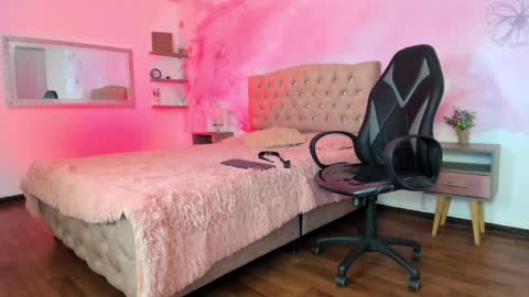 roxy_jones_ online show from 01-29-25, 11:56