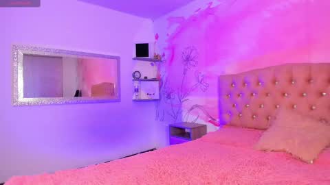 roxy_jones_ online show from 02-25-25, 10:29