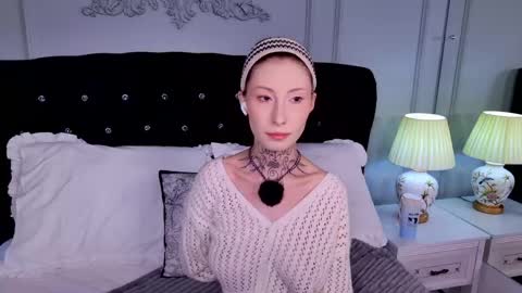 Snapshot of roxy_morrison_x chatting on 05-18-26, 04:07 roxanne online show from 05-18-26, 04:07