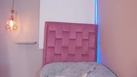 Snapshot of roxy_stone1 chatting on 05-07-26, 04:45 roxy_stone1 online show from 05-07-26, 04:45