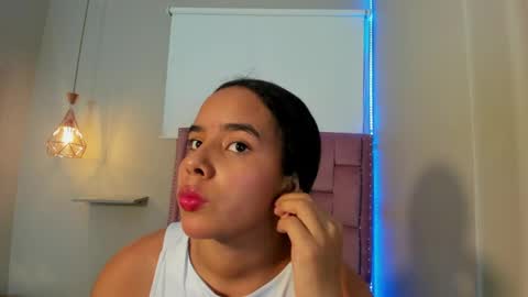Snapshot of roxy_stone1 chatting on 05-19-26, 07:31 roxy_stone1 online show from 05-19-26, 07:31