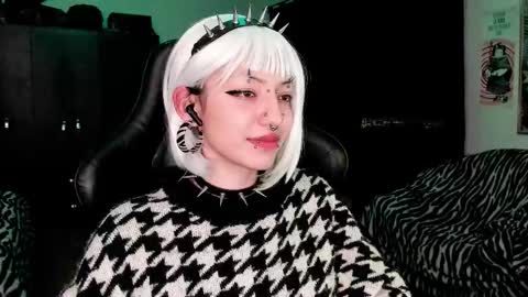 Roxy Independient model Help me to reach 50 thumbs up online show from 01-10-26, 02:02