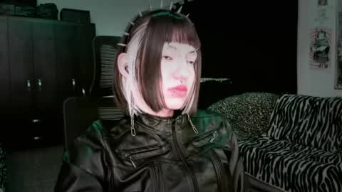 Snapshot of roxy_toxic chatting on 04-29-26, 12:59 Roxy Independient model Help me to reach 50 thumbs up online show from 04-29-26, 12:59