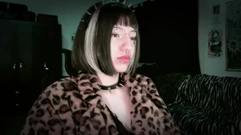Snapshot of roxy_toxic chatting on 05-14-26, 12:28 Roxy Independient model Help me to reach 50 thumbs up online show from 05-14-26, 12:28