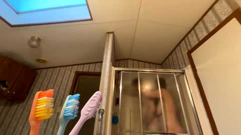 Roxy and Brock online show from 11-08-25, 12:49