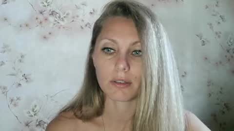 roxyfox18x01 online show from 09-26-25, 06:39