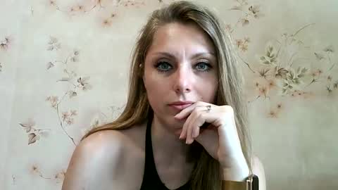 roxyfox18x01 online show from 06-05-26, 07:25