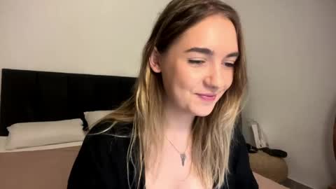 Roxy online show from 04-17-26, 01:36