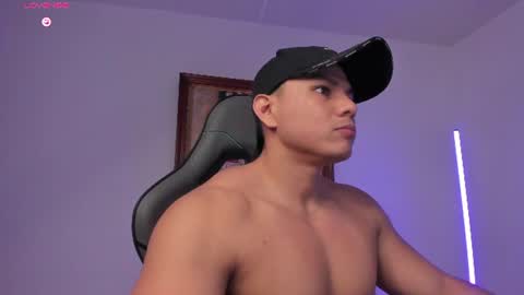 Snapshot of roy__constance chatting on 06-24-26, 04:44 Roy Constance online show from 06-24-26, 04:44