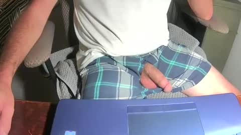 Snapshot of royer8650 chatting on 10-23-25, 10:03 Lookingaround online show from 10-23-25, 10:03