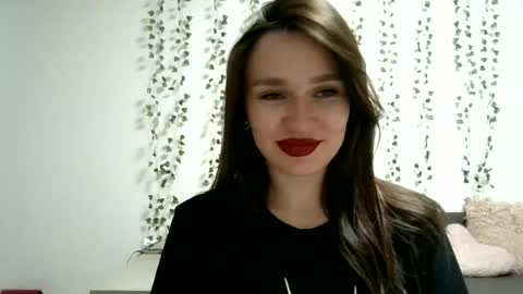 Snapshot of roza05x chatting on 06-19-26, 01:37 Roza05x online show from 06-19-26, 01:37