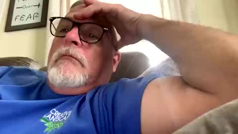 Snapshot of rs006 chatting on 10-17-25, 04:09 rs006 online show from 10-17-25, 04:09