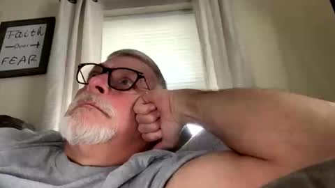 Snapshot of rs006 chatting on 10-22-25, 02:17 rs006 online show from 10-22-25, 02:17