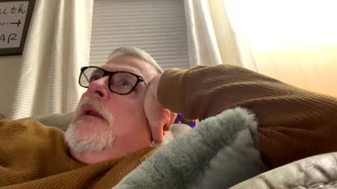 Snapshot of rs006 chatting on 12-15-25, 03:22 rs006 online show from 12-15-25, 03:22