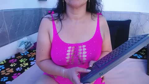 Snapshot of ruby_brown_ chatting on 01-25-25, 07:49 Ruby online show from 01-25-25, 07:49