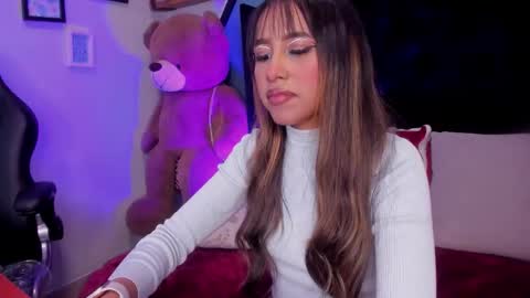 Snapshot of rue_zue chatting on 11-23-25, 12:38 rue_zue online show from 11-23-25, 12:38