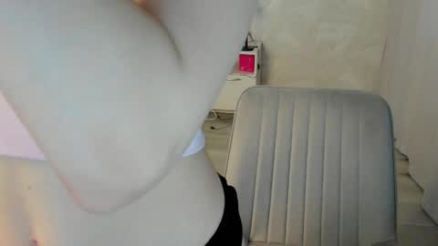 Snapshot of rueliya chatting on 05-31-26, 12:08 Liya online show from 05-31-26, 12:08
