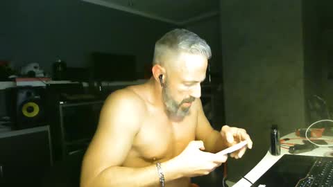 Chico que rico Caliente online show from 02-12-25, 01:52