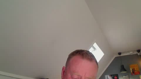 Snapshot of runepetter chatting on 06-11-26, 07:01 bignorwegian online show from 06-11-26, 07:01