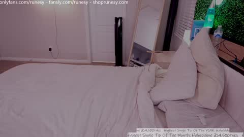 Snapshot of runesy chatting on 01-07-26, 04:15 Lady online show from 01-07-26, 04:15