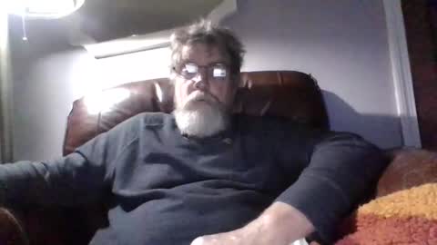 Snapshot of runningaround60 chatting on 11-10-25, 03:05 runningaround60 online show from 11-10-25, 03:05