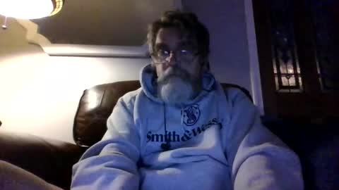 Snapshot of runningaround60 chatting on 12-19-25, 03:35 runningaround60 online show from 12-19-25, 03:35