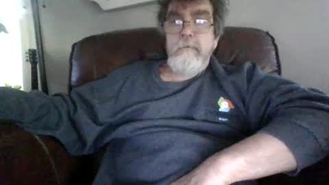 Snapshot of runningaround60 chatting on 05-08-26, 12:21 runningaround60 online show from 05-08-26, 12:21