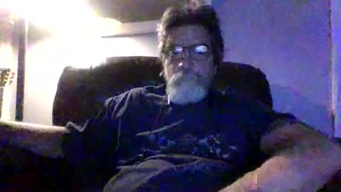 Snapshot of runningaround60 chatting on 05-30-26, 02:19 runningaround60 online show from 05-30-26, 02:19