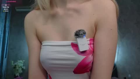 Snapshot of rush_of_feelings chatting on 11-12-25, 07:13 My name is a capital of great britan online show from 11-12-25, 07:13