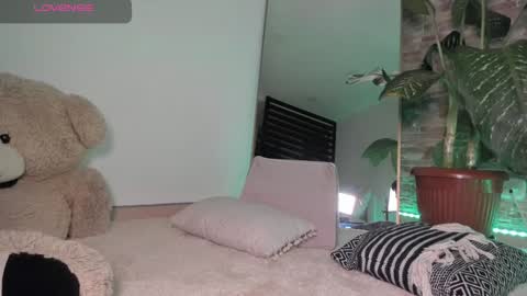 Snapshot of russcurley chatting on 12-06-24, 12:45 Lorenn online show from 12-06-24, 12:45