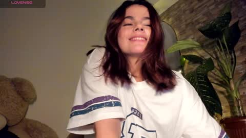 Snapshot of russcurley chatting on 12-29-24, 02:27 Lorenn online show from 12-29-24, 02:27