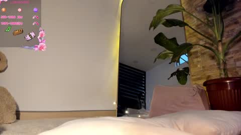 Snapshot of russcurley chatting on 01-08-25, 10:37 Lorenn online show from 01-08-25, 10:37