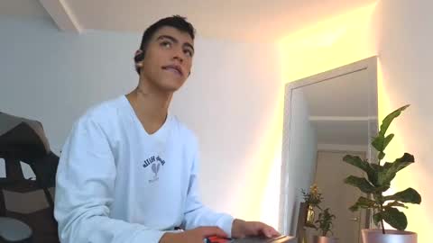  R U S S E L L  online show from 09-30-25, 11:26