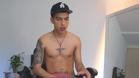  R U S S E L L  online show from 10-07-25, 11:18