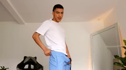  R U S S E L L  online show from 10-11-25, 03:54