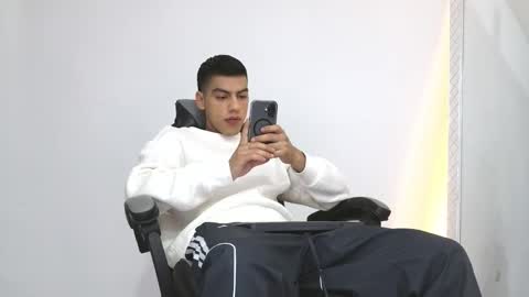  R U S S E L L  online show from 11-07-25, 09:31