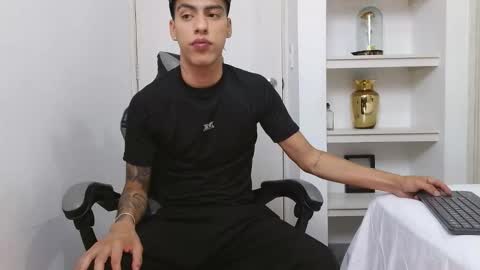  R U S S E L L  online show from 02-05-26, 04:17