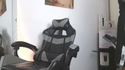  R U S S E L L  online show from 02-17-26, 09:54