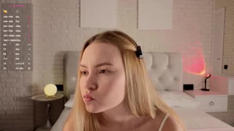 Ruta prize for the new fan club members hehe online show from 11-15-25, 08:27