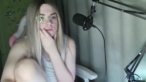 Snapshot of ruthsimp chatting on 02-05-25, 06:37 Tanyushka online show from 02-05-25, 06:37